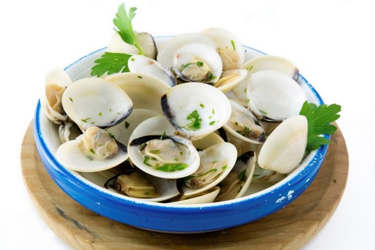 Clams with Garlic and White Wine
